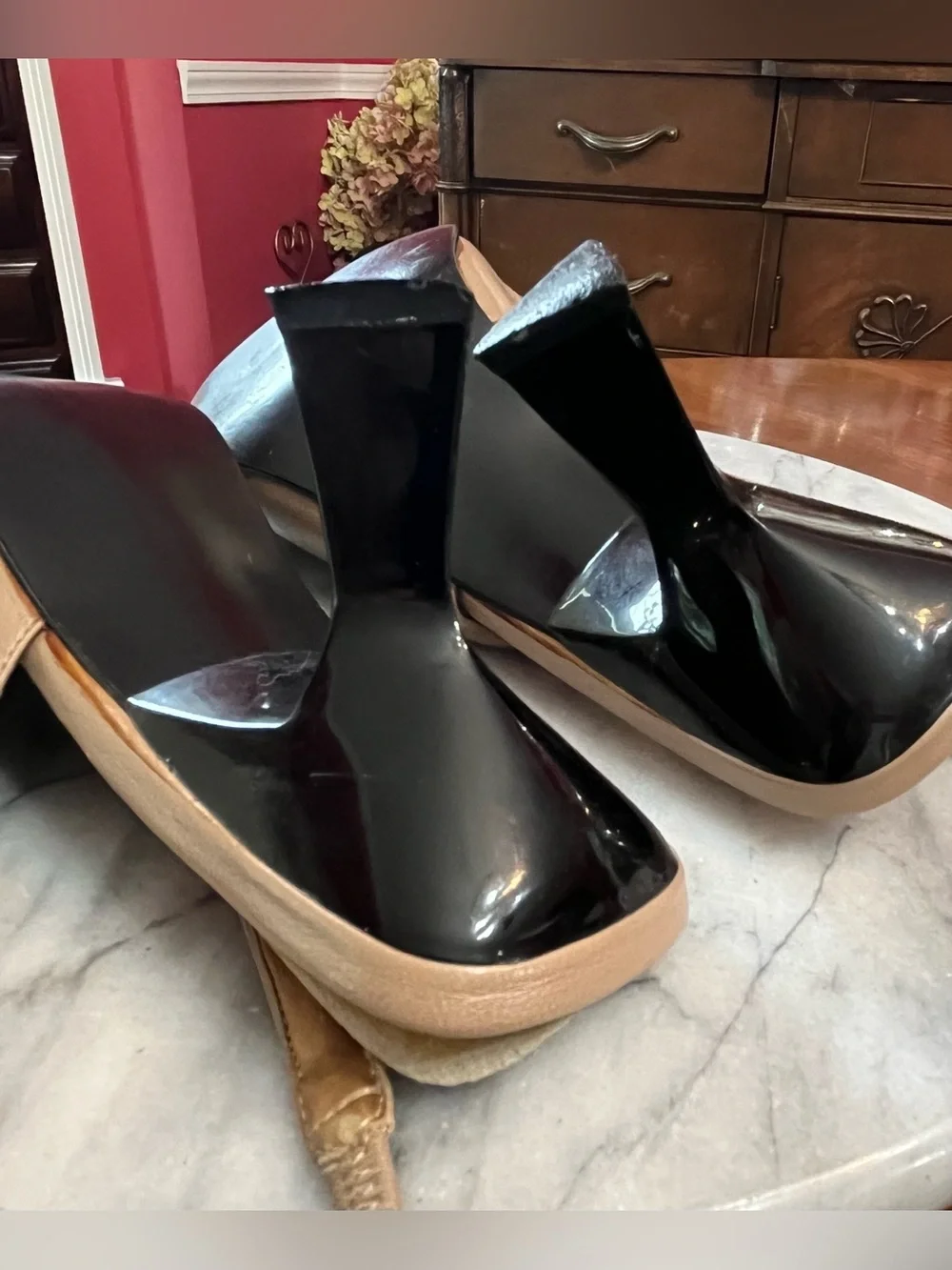 VTG Chi by Falchi Beige & Black Patent Leather Cap Toe Slingback Heels Size 9.5B